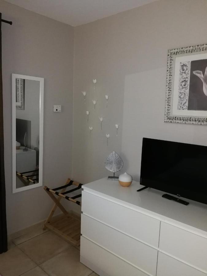 Au Doux Repos Panzió Lucbardez-et-Bargues Kültér fotó